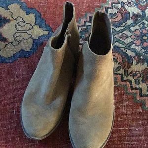 Kenzie Garry brown suede booties Sz 8